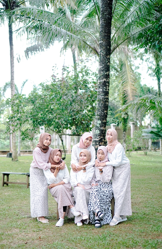 photo-group-6