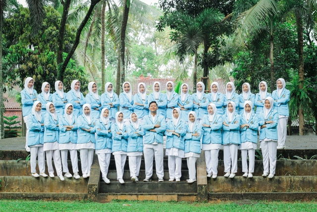 photo-group-9